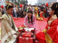 غرائب عادات الزواج داخل إندونيسيا.. عادات غريبة