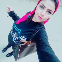 صورة مني فاروق